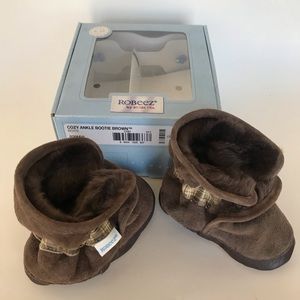 Robeez boys boots Sz 6-12 months
